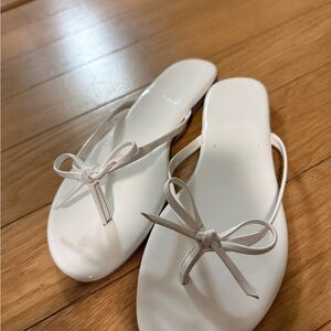 Women’s White Bow Thong Sandals